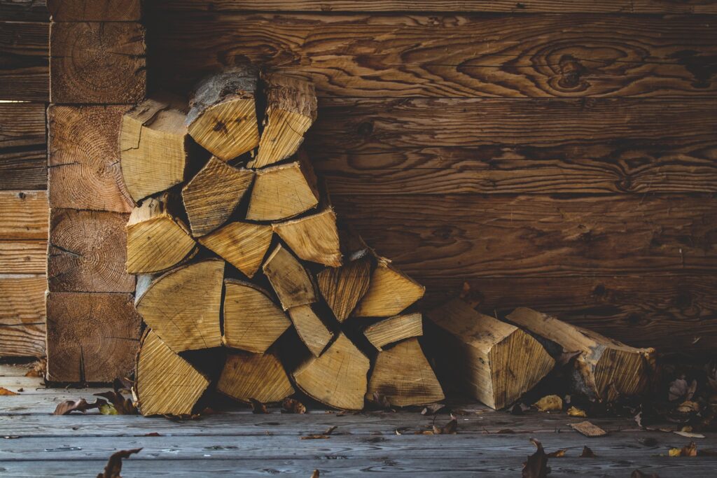 Most free cabins should have firewood available, otherwise, you have to collect it yourself