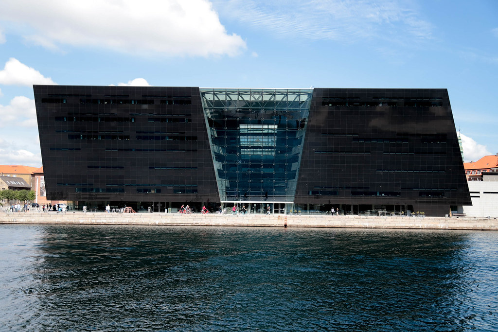 Black diamond free museum in Copenhagen