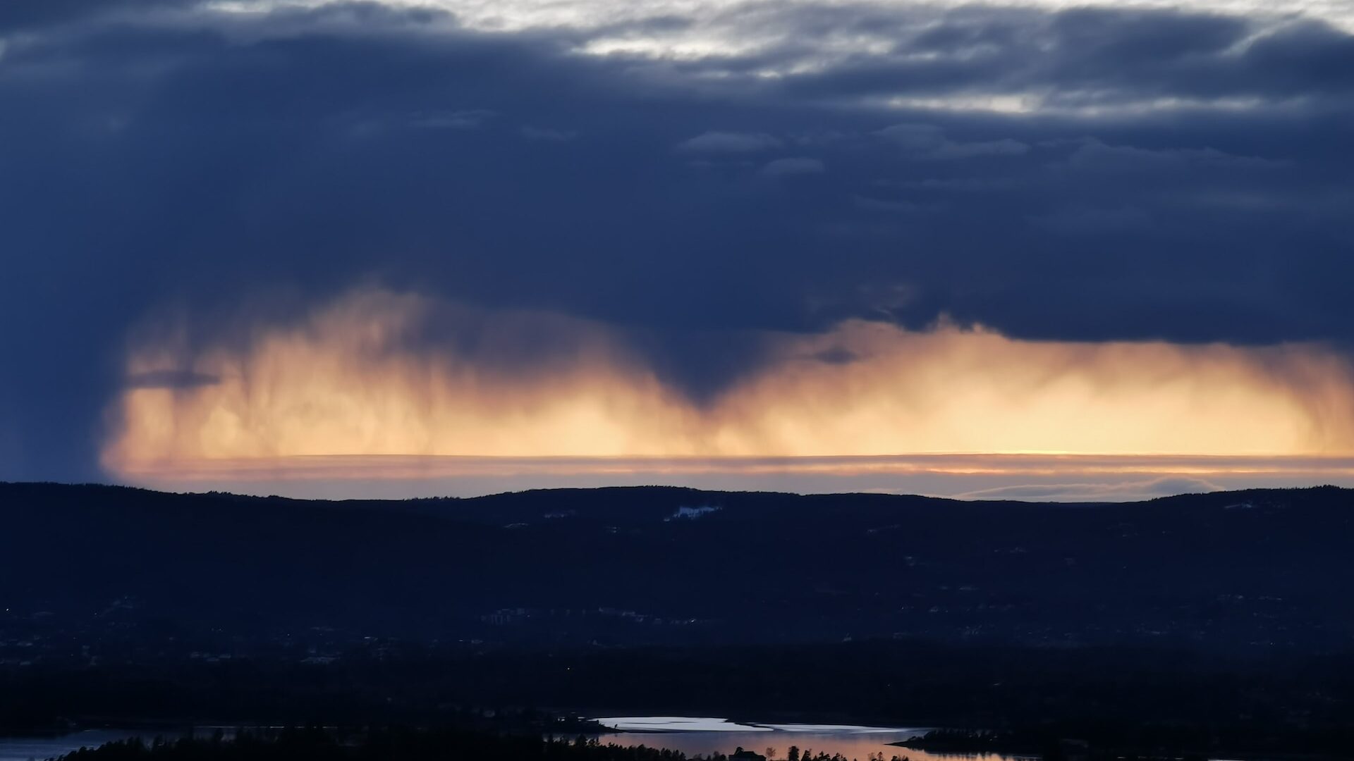 Oslofjord is very close to Oslo.