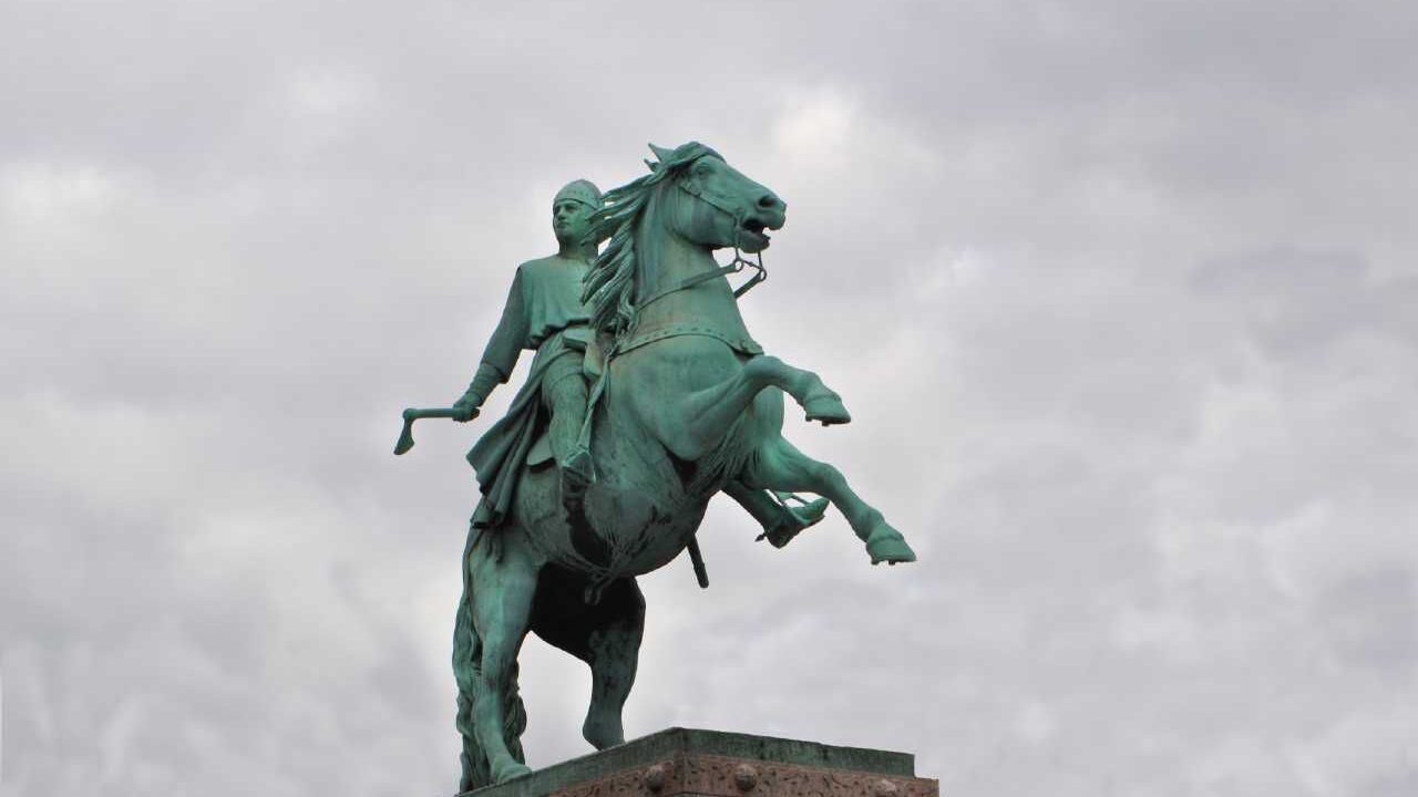 Best Monuments in Copenhagen | Rytterstatue of Absalon