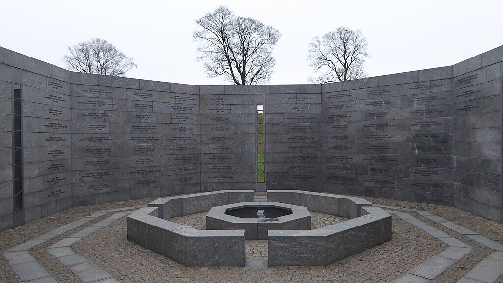 Best Monuments in Copenhagen | Monument for Denmark's International Effort since 1948